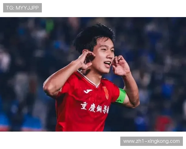 重庆铜梁龙向余望李镇全首秀 年轻球员控场决策经验尚需积累